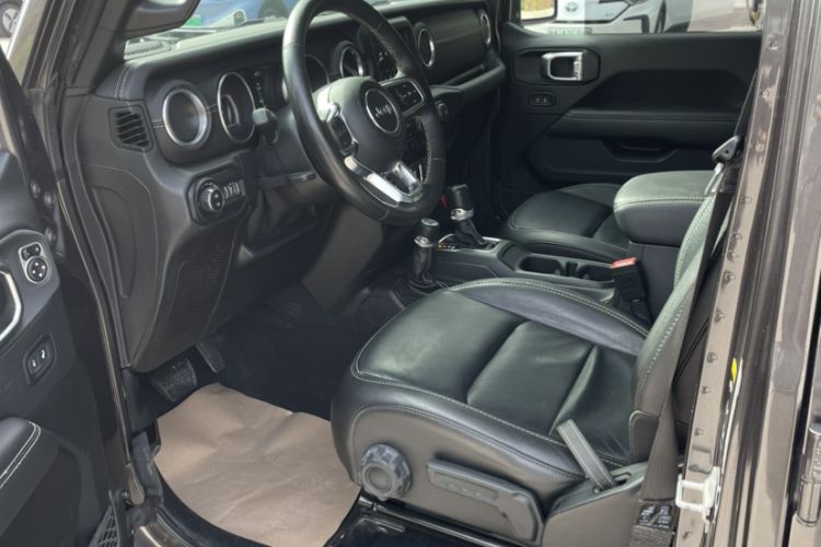 Used  Wrangler 2019 2.0T Sahara Four-Door Version China VI Emission Standard
