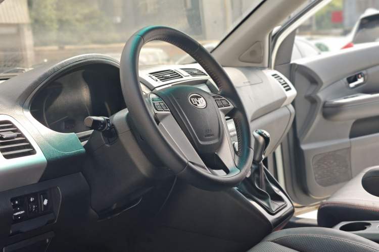 Used BYD S6 2014 2.0L Manual Luxury 5-Seater
