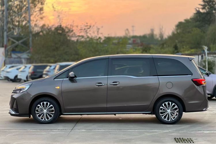 Used Buick GL8 2023 Facelifted Land Cruiser Executive Luxury Version
