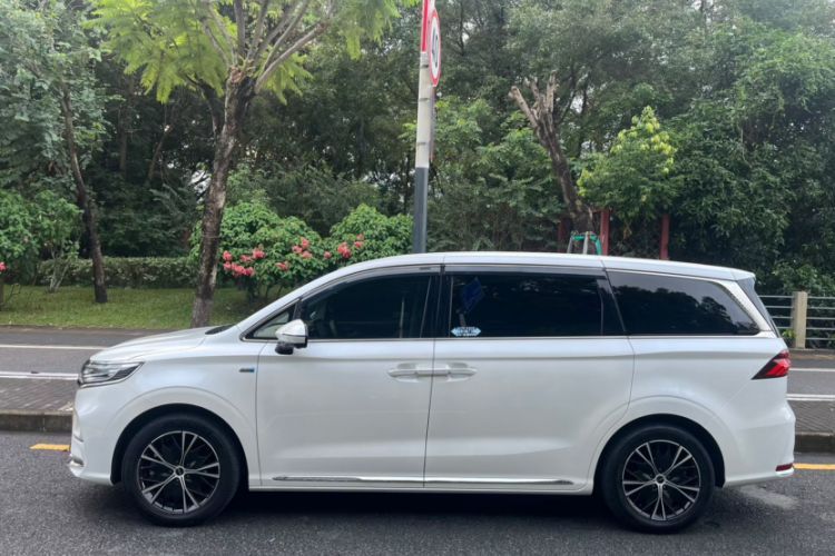 Used Roewe iMAX8 2021 400TGI Supreme Series Prestige Edition
