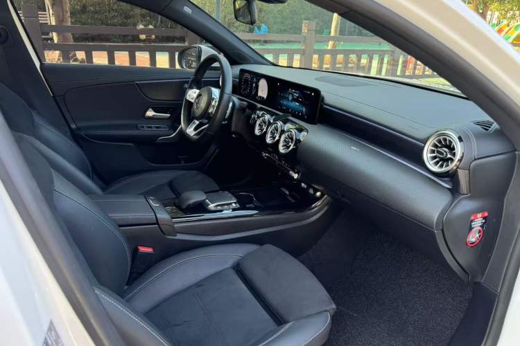 Used Mercedes-Benz A-Class 2022 Second Facelift A 200 L Sport Sedan Fashion Version
