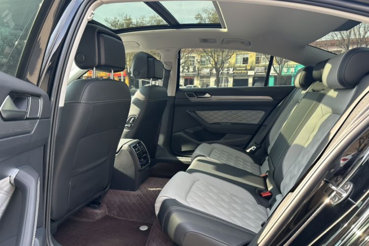 Used Volkswagen Magotan 2023 2 Million Units Limited Edition 330TSI DSG Leading Version
