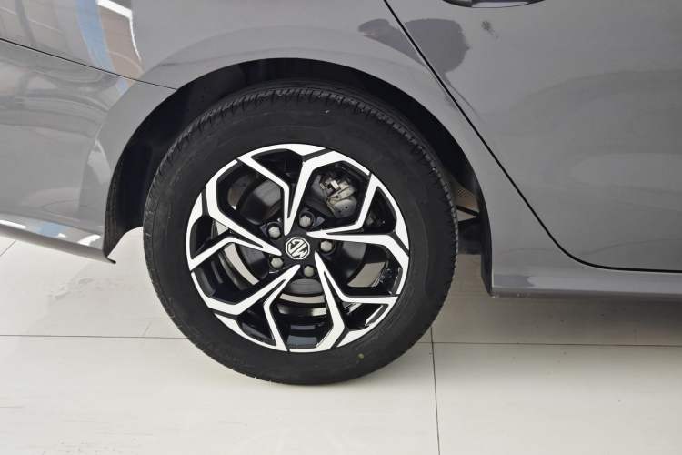 Used MG 5 2021 180 DVVT CVT Youth Luxury Edition
