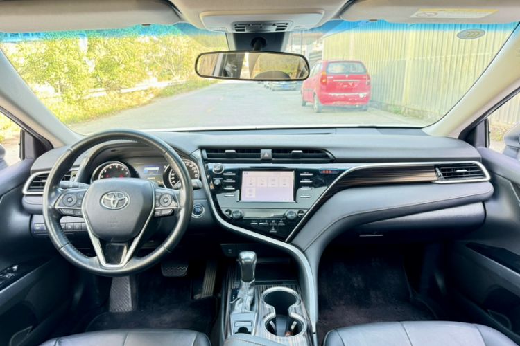 Used Toyota Camry 2018 2.0G Luxury Edition
