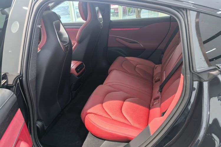 Used  SU7 2024 Rear-Drive Ultra-Long Range Advanced Pro-Level Intelligent Driving Version
