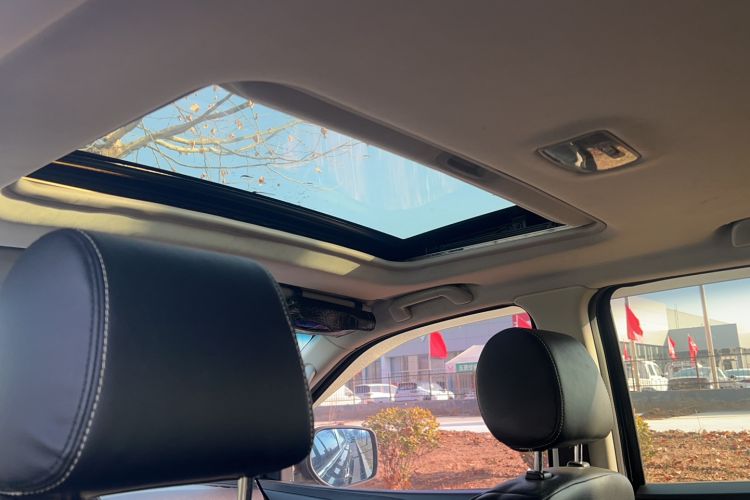 Used JMC Yusheng S350 2016 2.0T Automatic 2WD Gasoline Luxury Version with Sunroof 7 Seats
