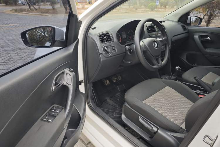 Used Volkswagen Polo 2016 1.4L Manual Fashion Model