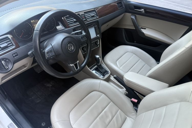 Used Volkswagen Santana 2015 1.6L Automatic Luxury Edition