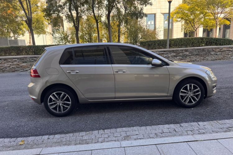 Used Volkswagen Golf 2016 230TSI Automatic Luxury Version

