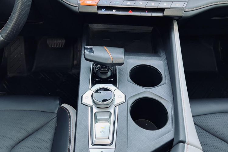 Used Changan UNI-V 2023 1.5T Prestige Model
