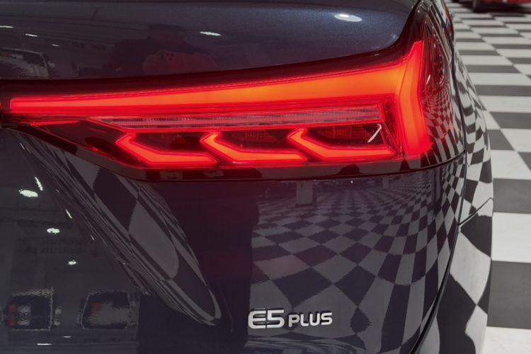 Used  E5 PLUS 2025 165 km Long-Range Version PLUS 5-Seater
