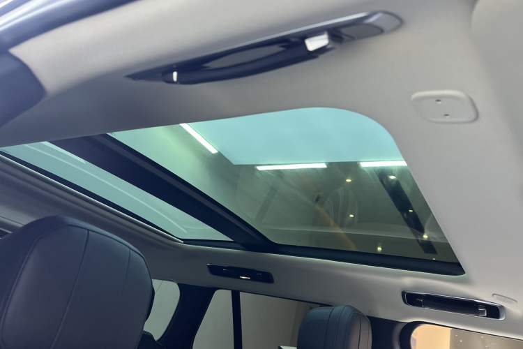 Used Land Rover Range Rover 2023 3.0 L6 360 PS Grand Edition
