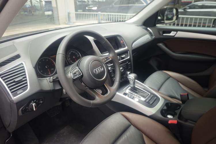 Used Audi Q5 2017 Plus 40 TFSI Technology Model
