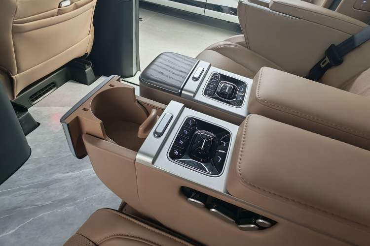 Used XPeng X9 2024 702 Ultra-Long Range Pro
