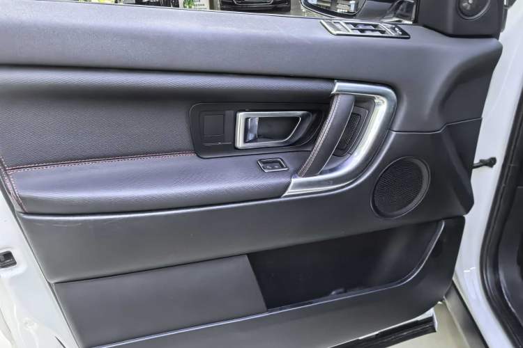 Used Land Rover Discovery Sport 2019 240 PS SE Dynamic Version China VI Standard
