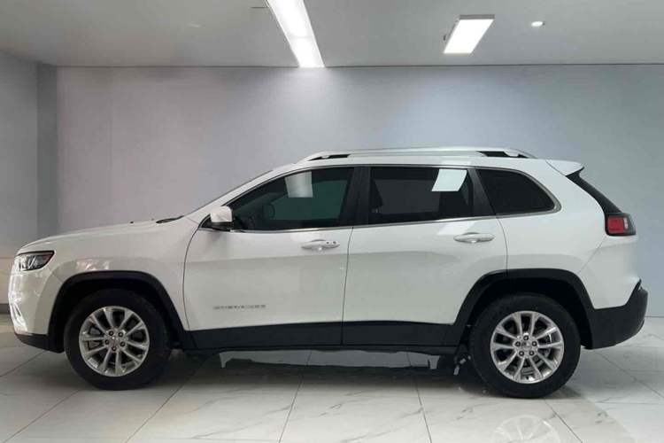 Used  Cherokee 2020 2.0L Two-Wheel Drive Safety Upgrade Edition
