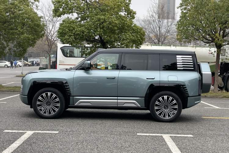 Used  U8 2023 Luxury Edition