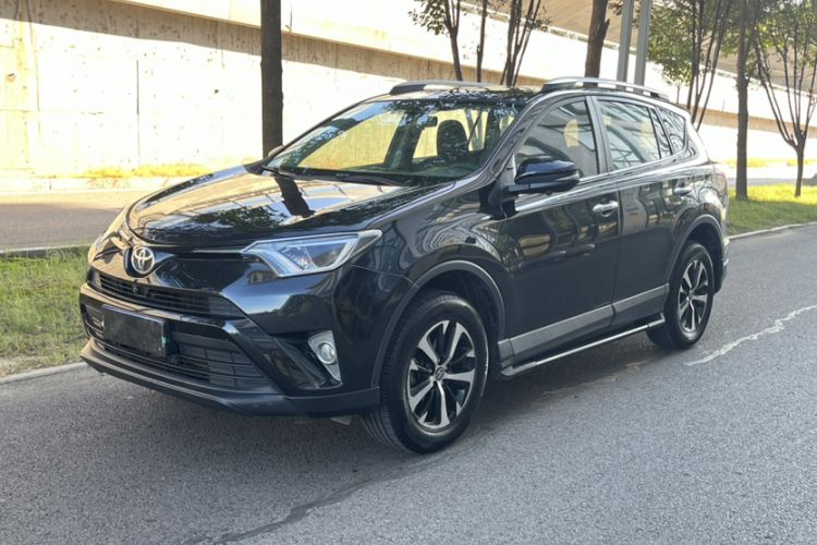 Used Toyota RAV4 2018 2.0L CVT Two-Wheel Drive Fashion X Edition
