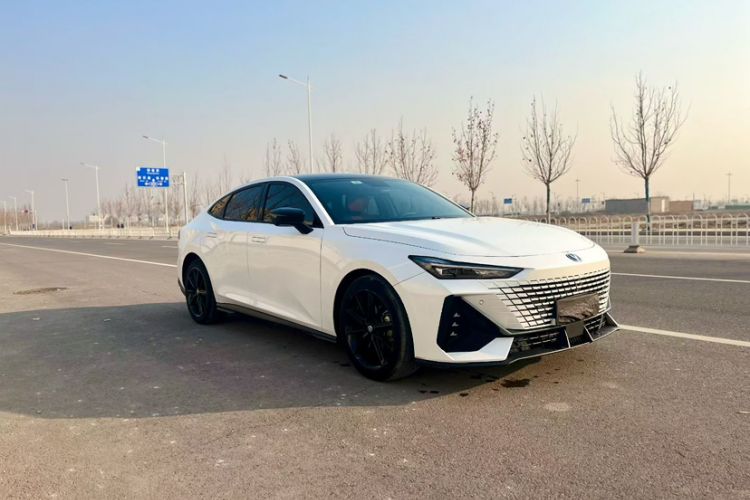 Used Changan UNI-V 2022 1.5T Prestige Version