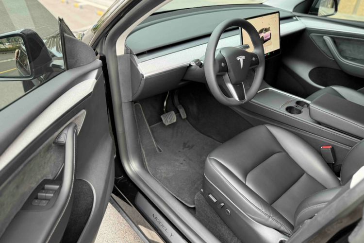 Used Tesla Model Y 2024 Rear-Wheel-Drive Version
