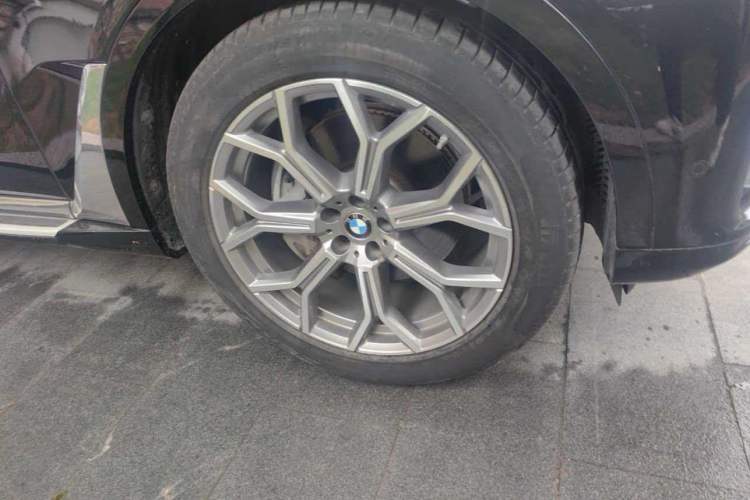 Used BMW X7 2019 xDrive40i Luxury Package with Leading Features
