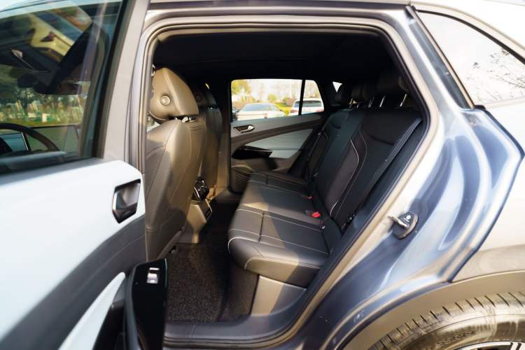 Used Volkswagen ID.4 X 2025 Smart Version Pure & Intelligent Enjoyment Edition
