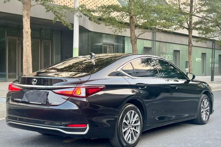 Used Lexus ES 2023 200 Excellence Edition
