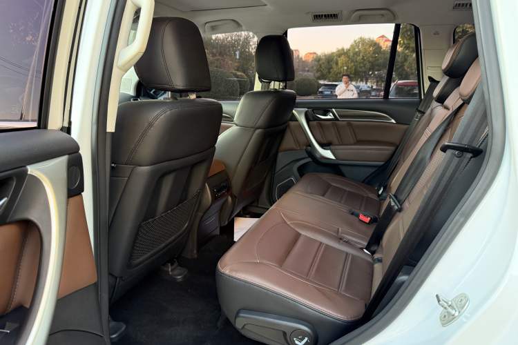 Used Haval H9 2017 2.0T Gasoline 4x4 Luxury 7-Seater
