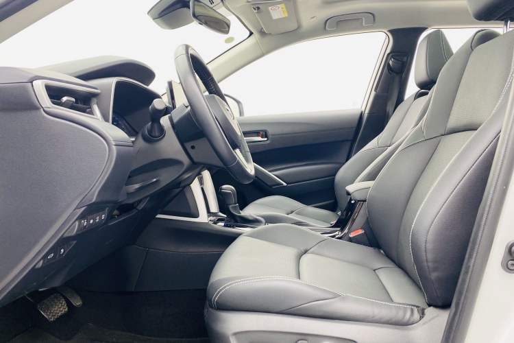 Used Toyota FRONTLANDER 2023 2.0L Smart Electric Hybrid Dual-Engine Deluxe Version
