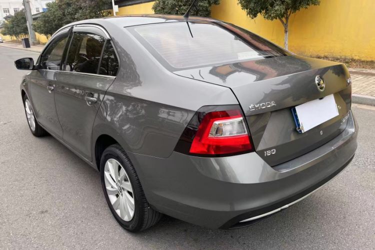 Used Skoda Rapid 2018 1.6L Manual Comfort Edition
