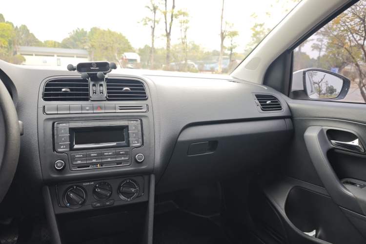 Used Volkswagen Polo 2016 1.4L Manual Fashion Model