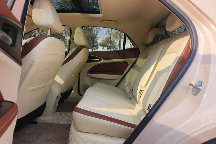 Used ORA Good Cat 2023 401 km Standard Range Prestige Version Lithium Iron Phosphate