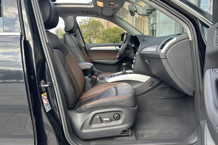 Used Audi Q5 2017 Plus 40 TFSI Technology Model
