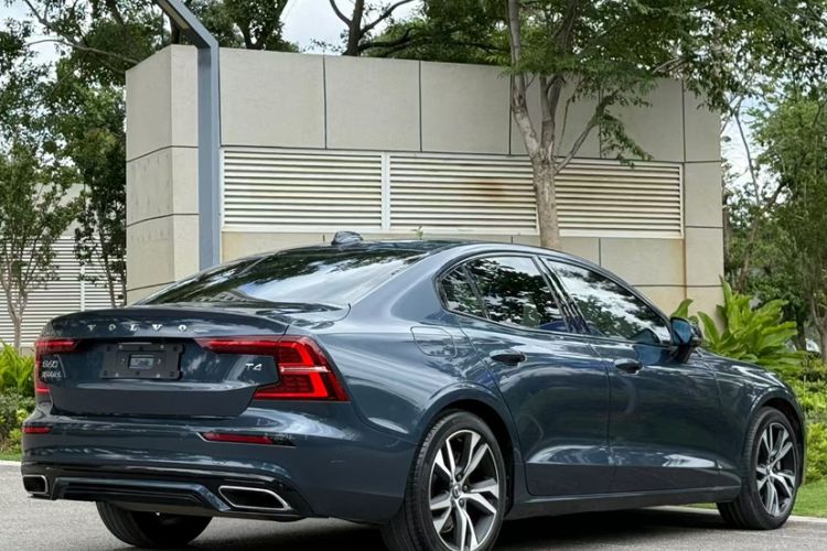Used Volvo S60 2020 T4 Zhiyuan Sport Edition
