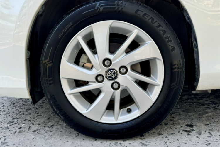 Used Toyota YARiS L 2016 Revised Version 1.5G CVT with Dynamic Sunroof
