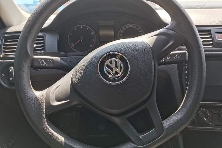 Used Volkswagen Santana 2016 1.6L Manual Fashion Edition
