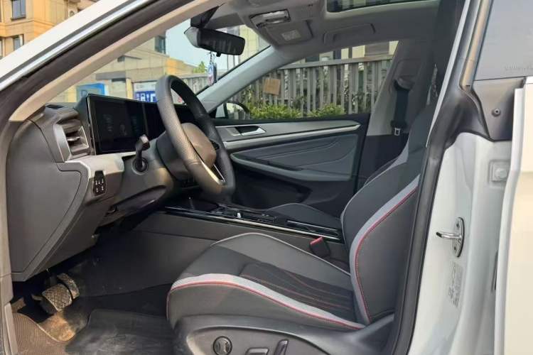 Used Volkswagen Lamando 2024 Lavida L 280TSI DSG Cool & Spicy Edition
