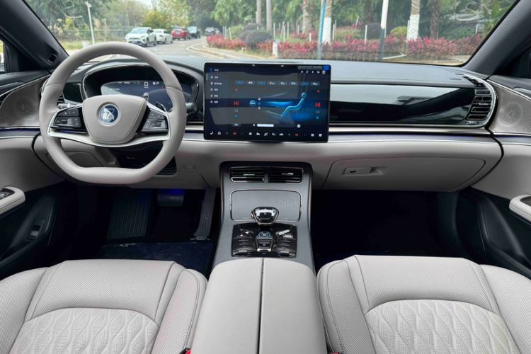 Used BYD Han 2025 DM-i Intelligent Driving Edition 125KM LiDAR Flagship Model
