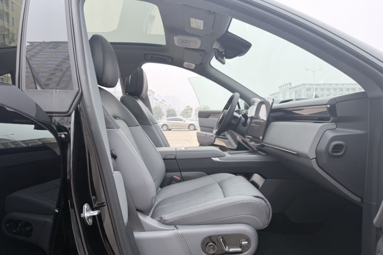 Used Zeekr 7X 2025 100 kWh Long-Range Rear-Wheel Drive with Intelligent Driving Features