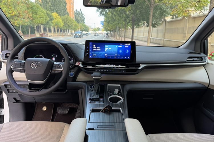 Used Toyota Sienna 2021 2.5L Hybrid Premium Edition
