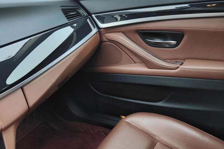 Used BMW 5 Series 2014 520i Elegant Edition
