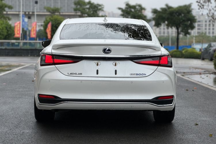 Used Lexus ES 2020 300h Premium Edition
