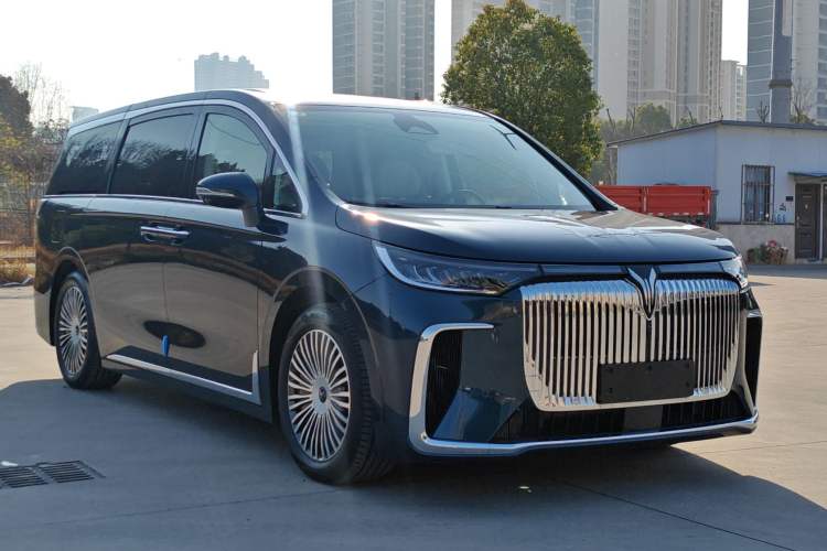 Used VOYAH Dream 2025 PHEV Four-Wheel-Drive Flagship Kunpeng Edition