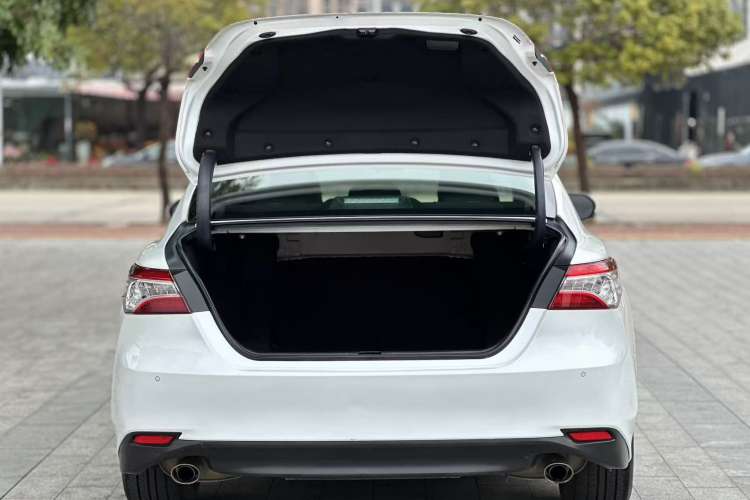 Used Toyota Camry 2018 2.0G Luxury Edition
