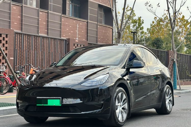 Used Tesla Model Y 2022 Long-Range All-Wheel-Drive Version