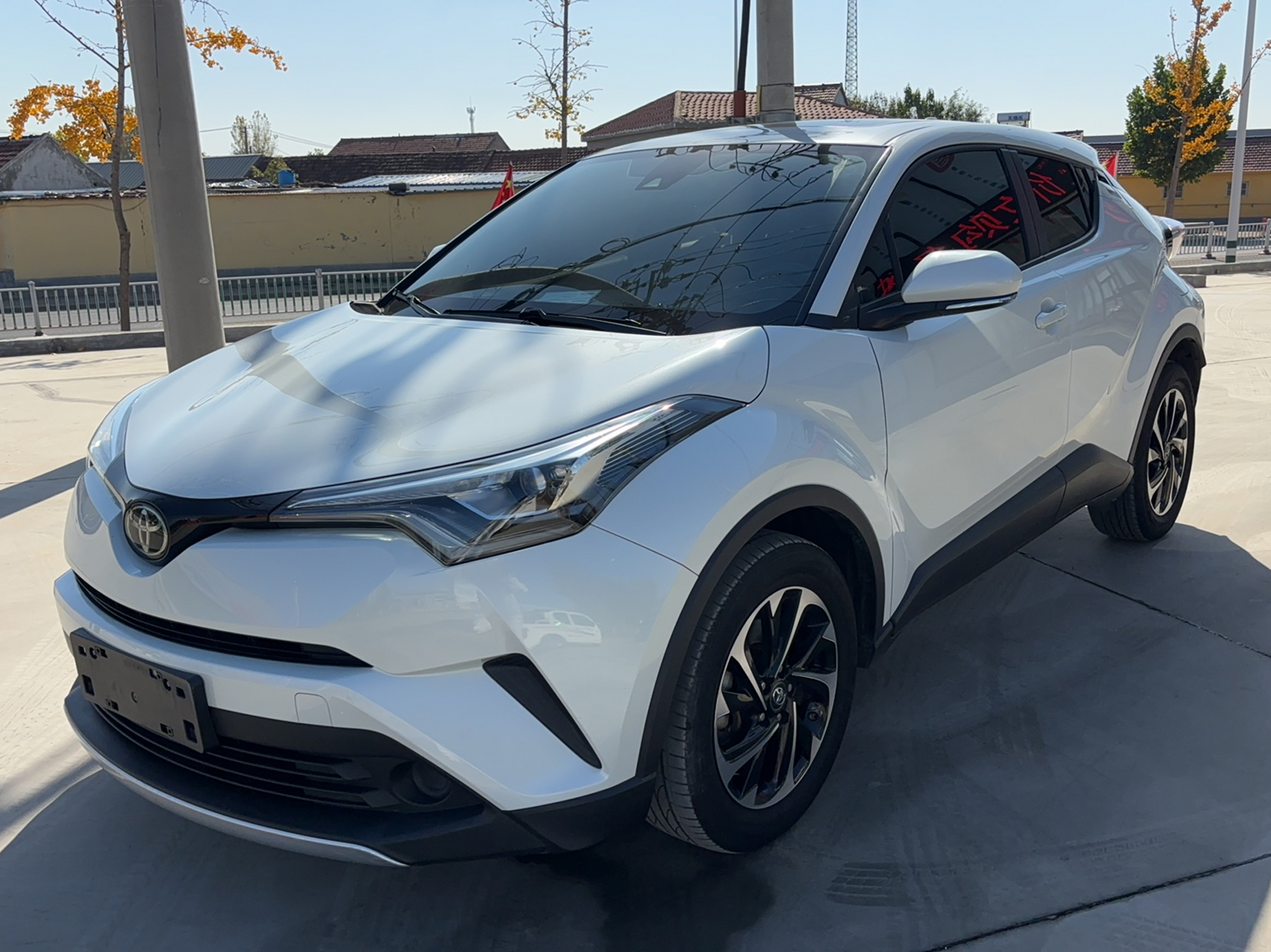 تحت مقدمة السيارة