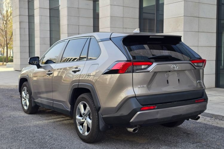 Used Toyota RAV4 2021 2.0L CVT Two-Wheel Drive Fashion Edition
