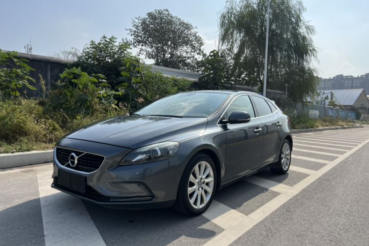 Used Volvo V40 2013 2.0T Zhiya Edition
