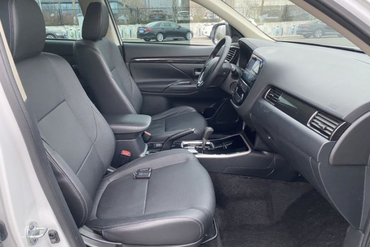 Used Mitsubishi Outlander 2018 2.0L Two-Wheel Drive Glory Edition 5 Seats