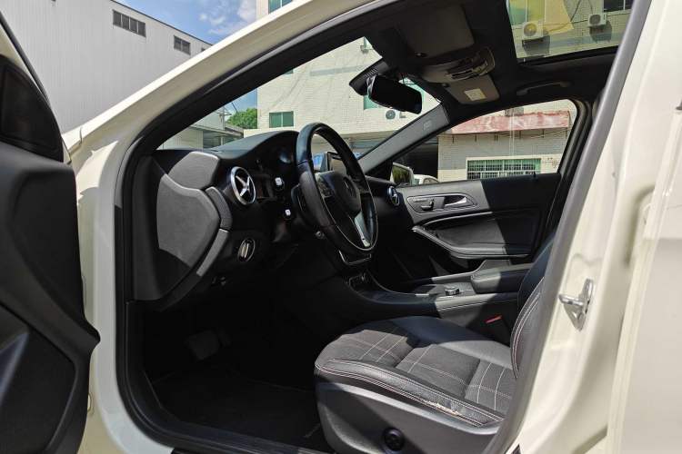 Used Mercedes-Benz A-Class 2015 A 200 Fashion Model
